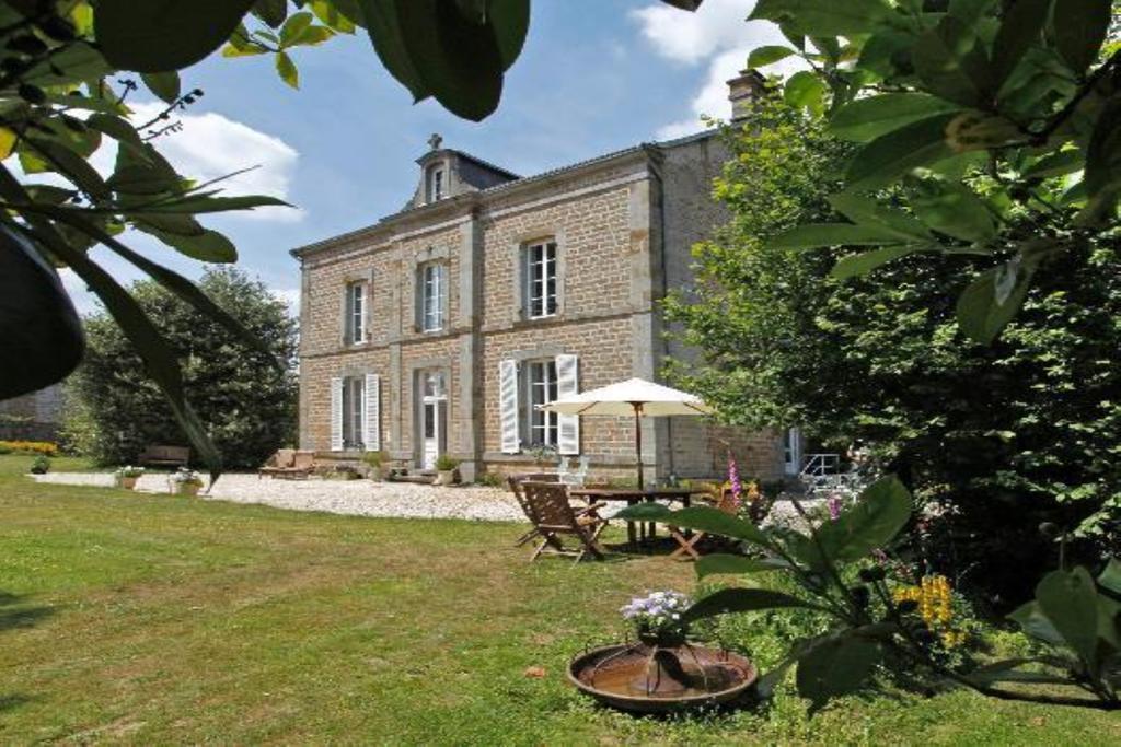 Le Presbytere Bed and Breakfast Saint-Bomer-les-Forges Exterior foto